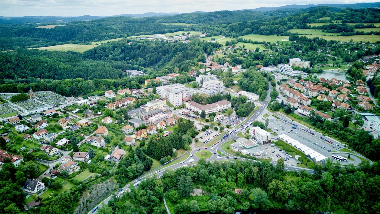 Český Krumlov – výstavba okružní křižovatky pod autobusovým nádražím - Vej- og brobyggeri